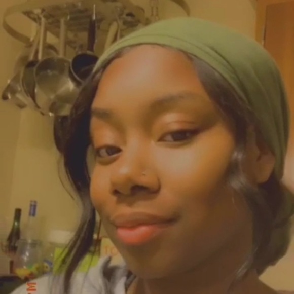 Meet your Posher, Naraysia - Picture 1 of 1